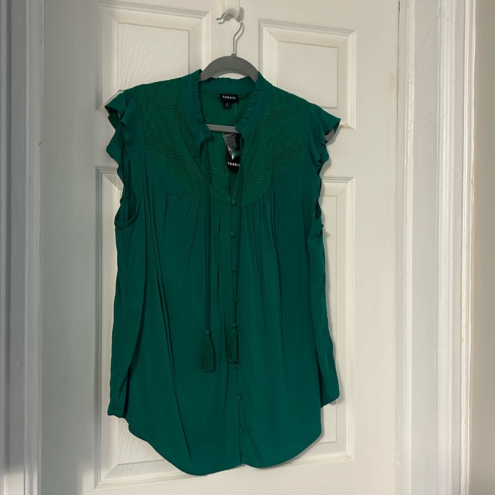 Emerald green flutter sleeve blouse nwt